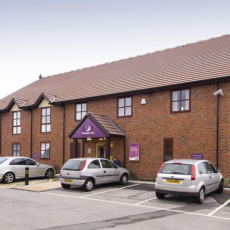 Premier Inn Crewe Central Buitenkant foto