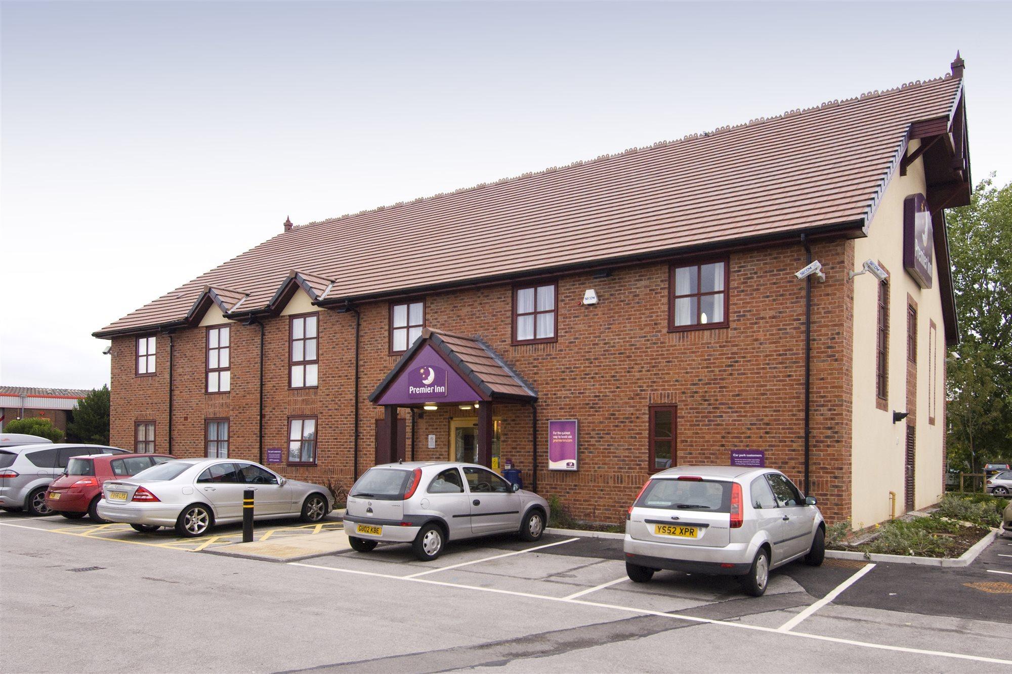 Premier Inn Crewe Central Buitenkant foto