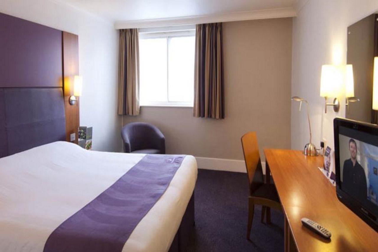 Premier Inn Crewe Central Buitenkant foto