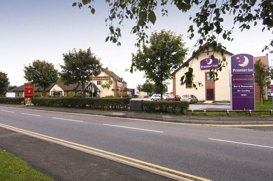 Premier Inn Crewe Central Buitenkant foto