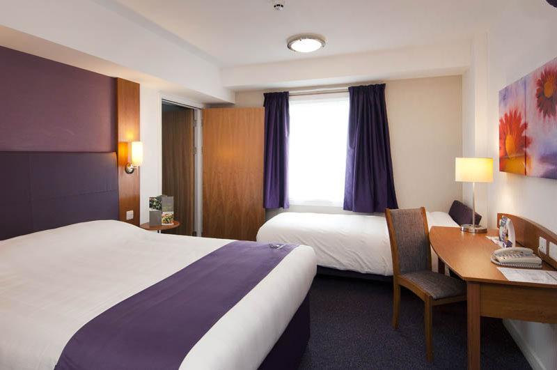 Premier Inn Crewe Central Buitenkant foto